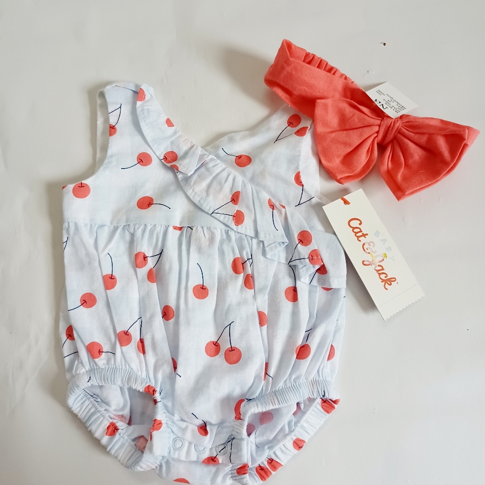 NEWBORN BUNDLE of 3 items Cat & Jack: 2 pompers, 1 bodysuite - Picture 5 of 11